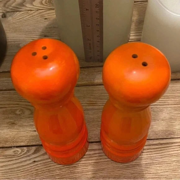Vintage 1960s Mid-Century Modern Orange Ceramic Salt & Pepper Shakers Japan - Picture 2 of 4